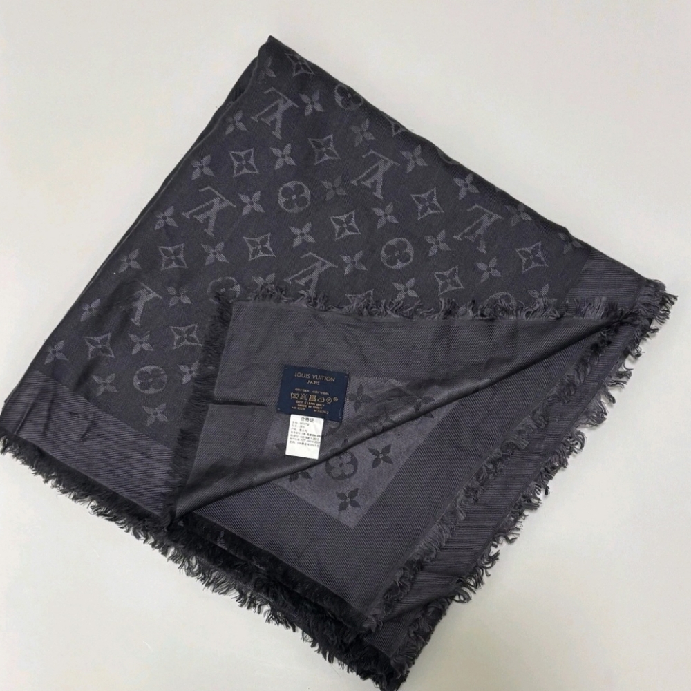 Authentic Louis Vuitton shawl